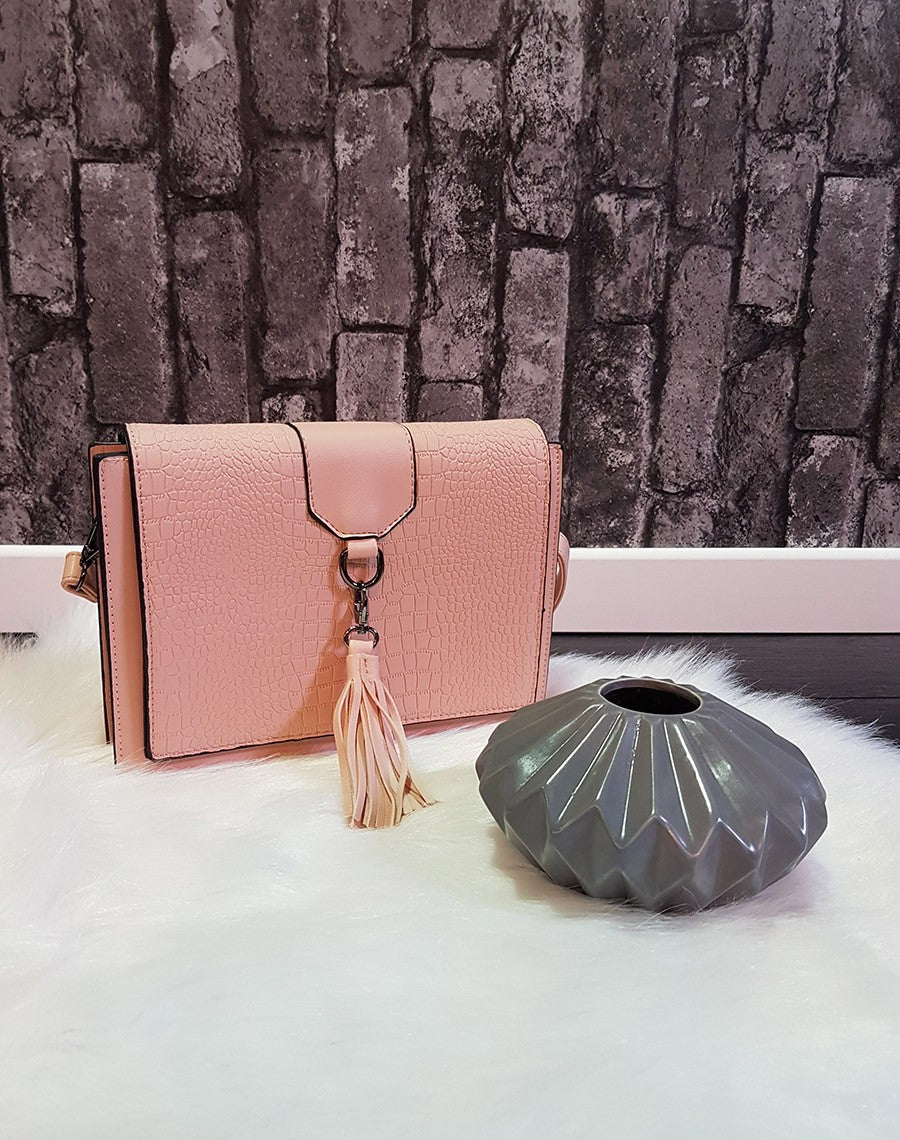 Sac bandoulière rose effet croco