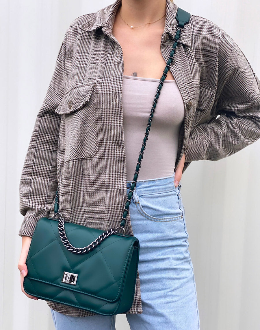 Sac bandoulière vert foncé effet matelassé à chaîne argentée