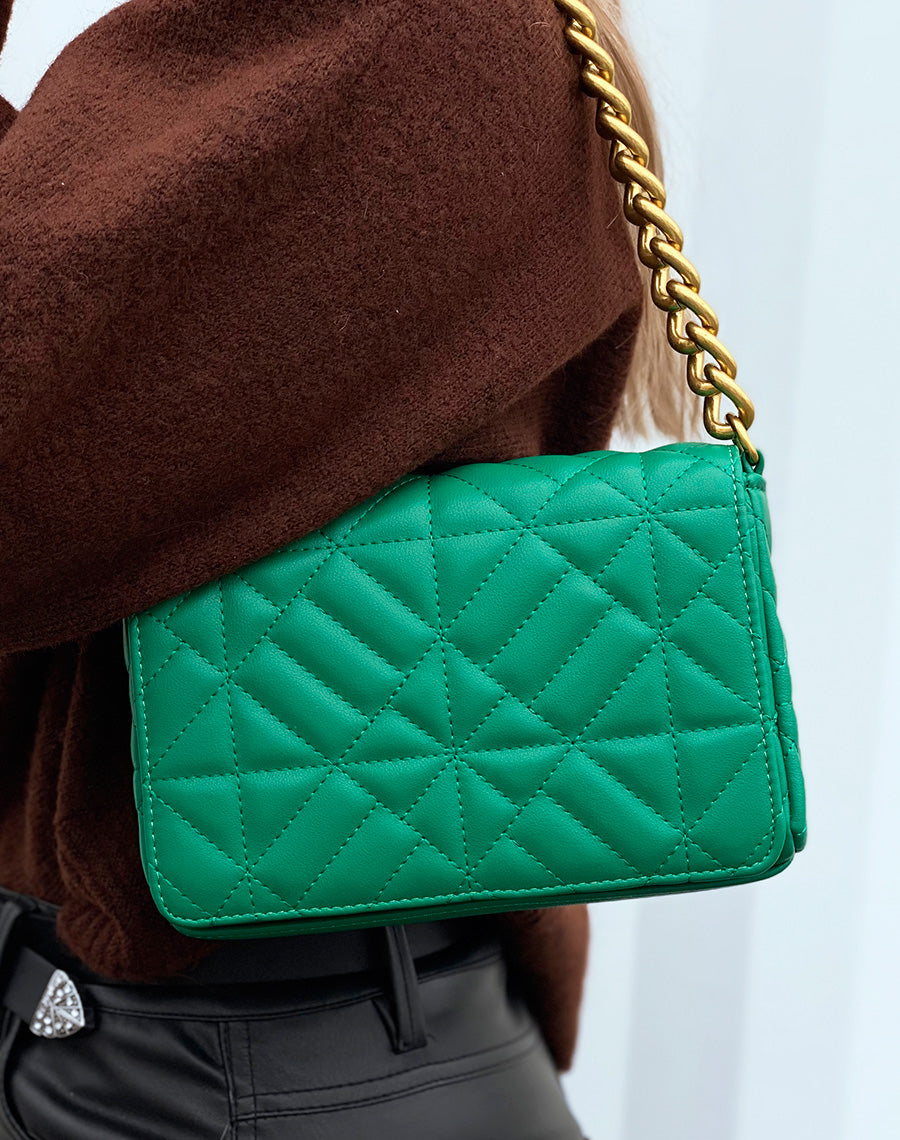 Sac bandoulière vert matelassé à grosse chaîne dorée