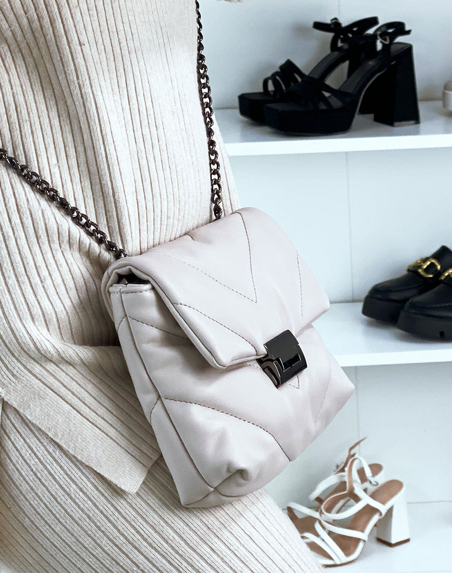 Sac beige petit format matelassé à bandoulière en chaîne
