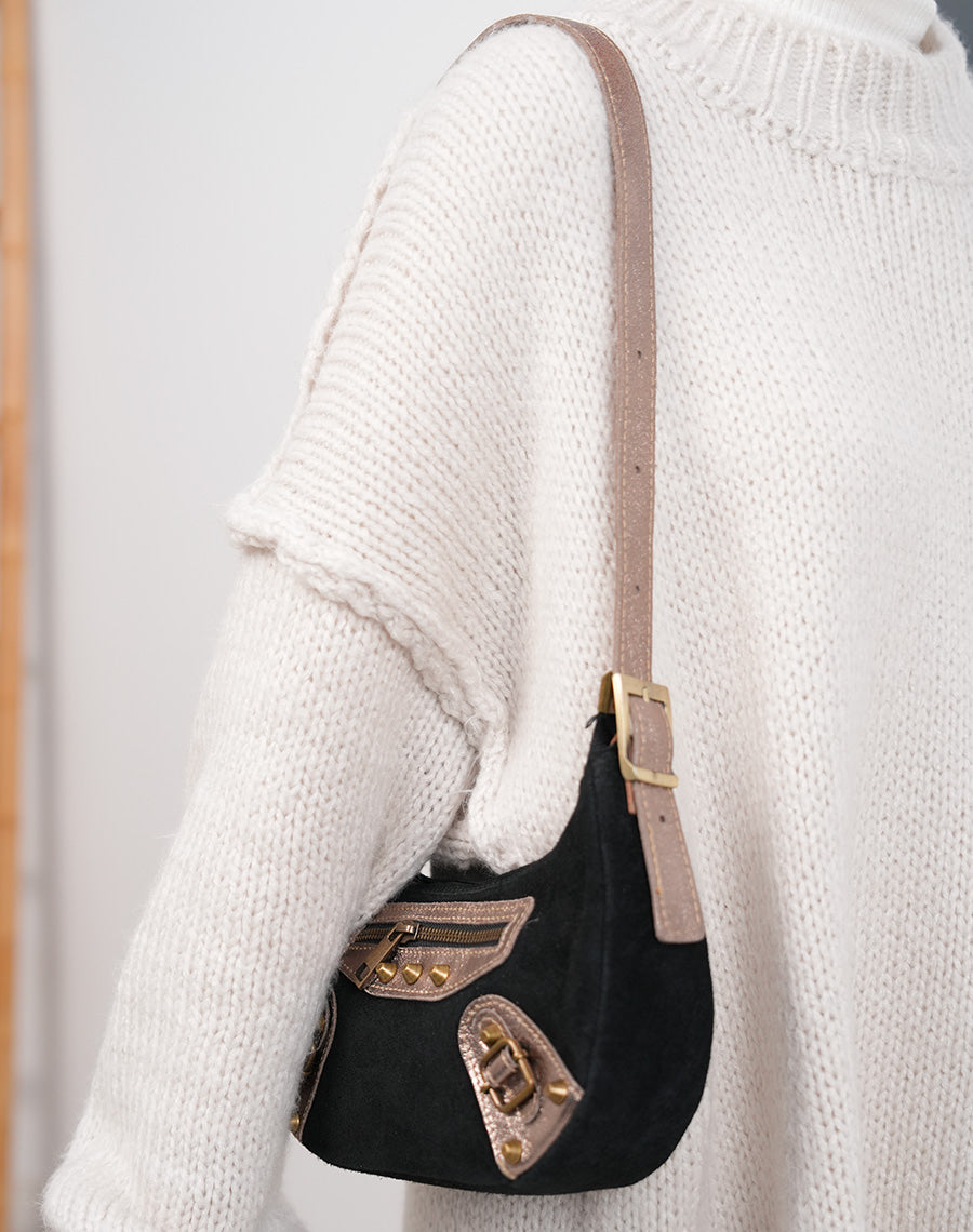 Sac besace mini en cuir daim noir et détails bronze