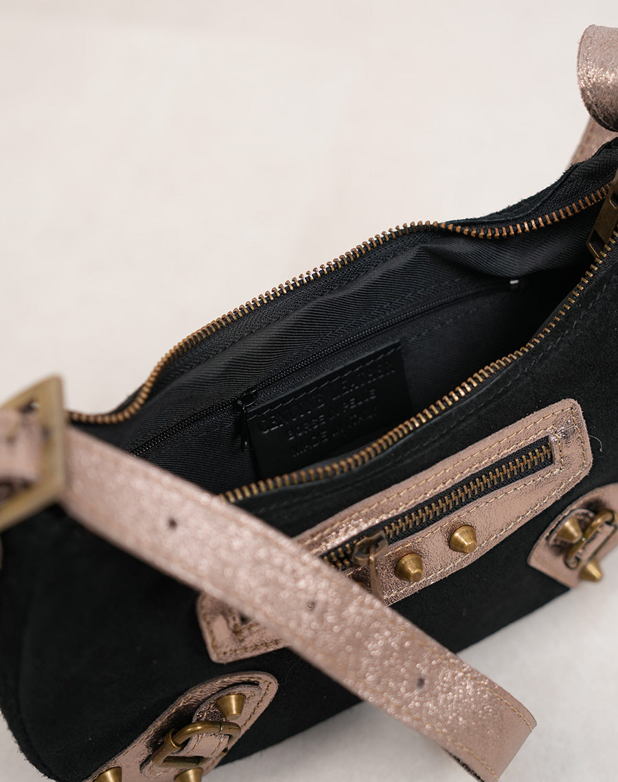Sac besace mini en cuir daim noir et détails bronze