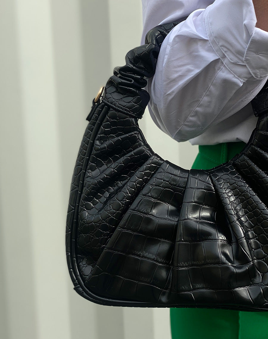 Sac besace noir effet croco plissé
