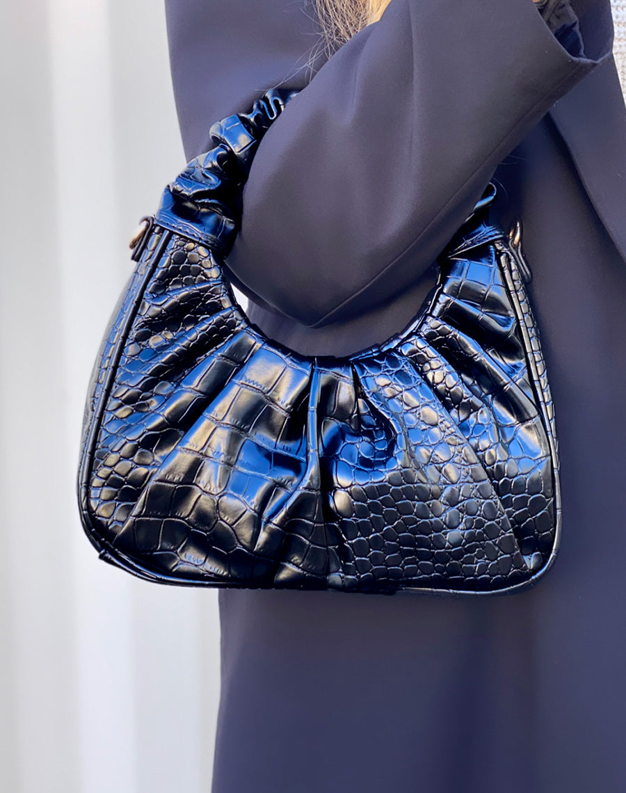 Sac besace noir effet croco plissé