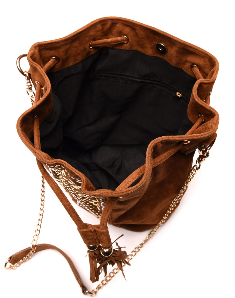 Sac bourse camel effet suédine et empiècements cloutés