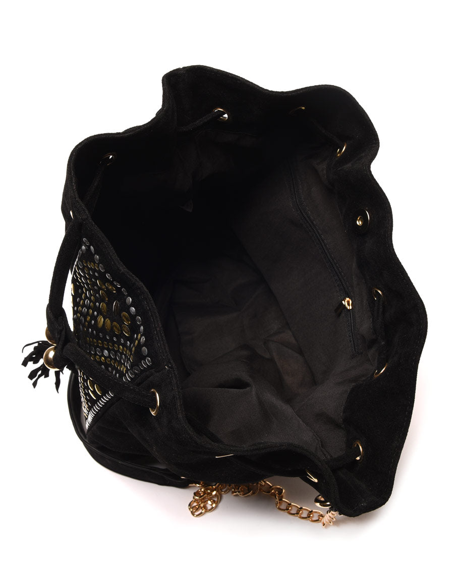 Sac bourse noir effet suédine et empiècements cloutés