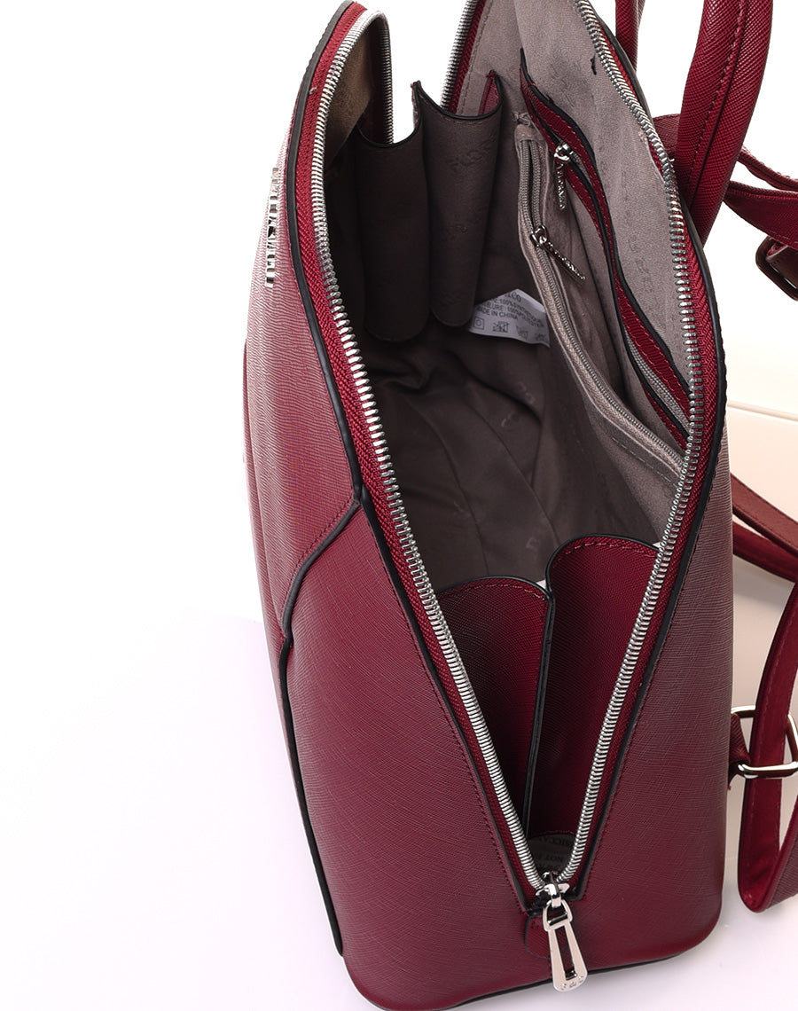 Sac à dos bordeaux arrondi à surpiqures géométriques
