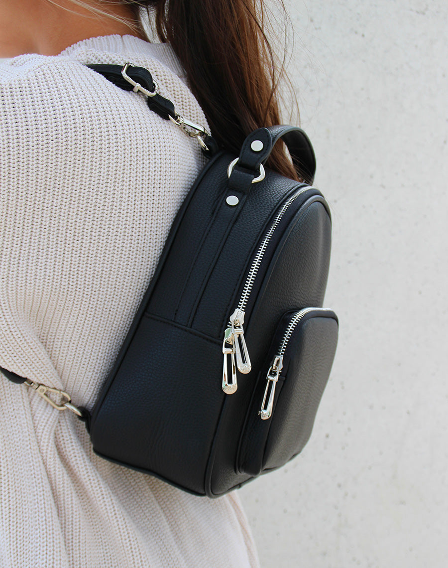 Sac à dos noir à zips dorés