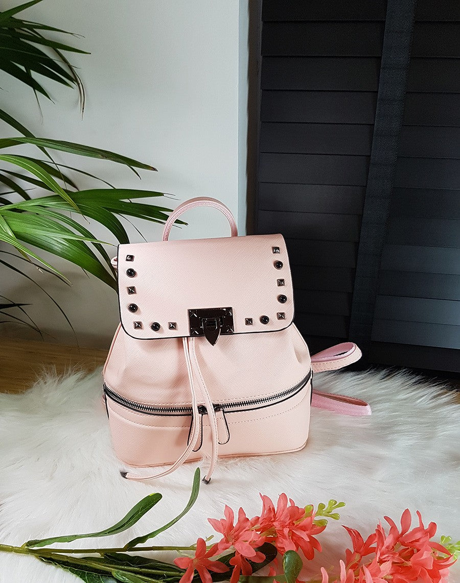 Sac à dos rose clouté