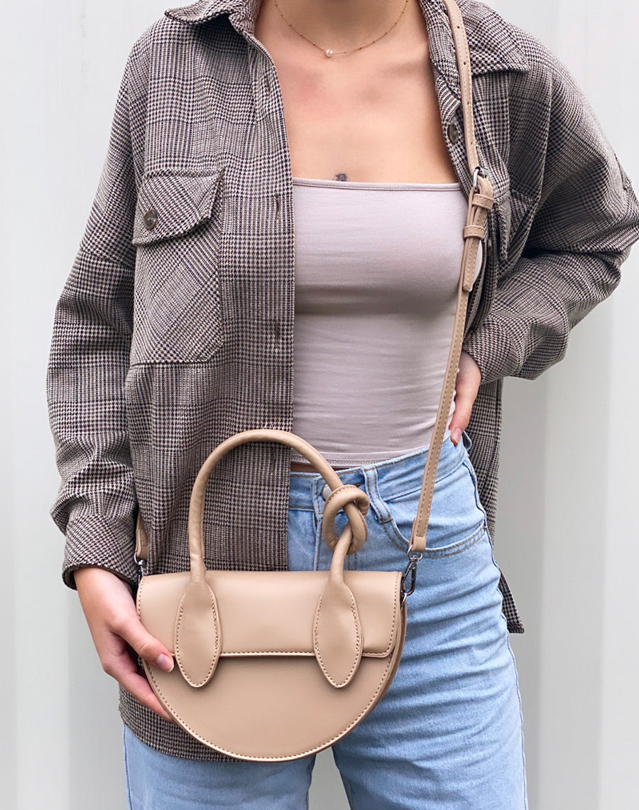 Sac à main arrondie beige à anse à nœud