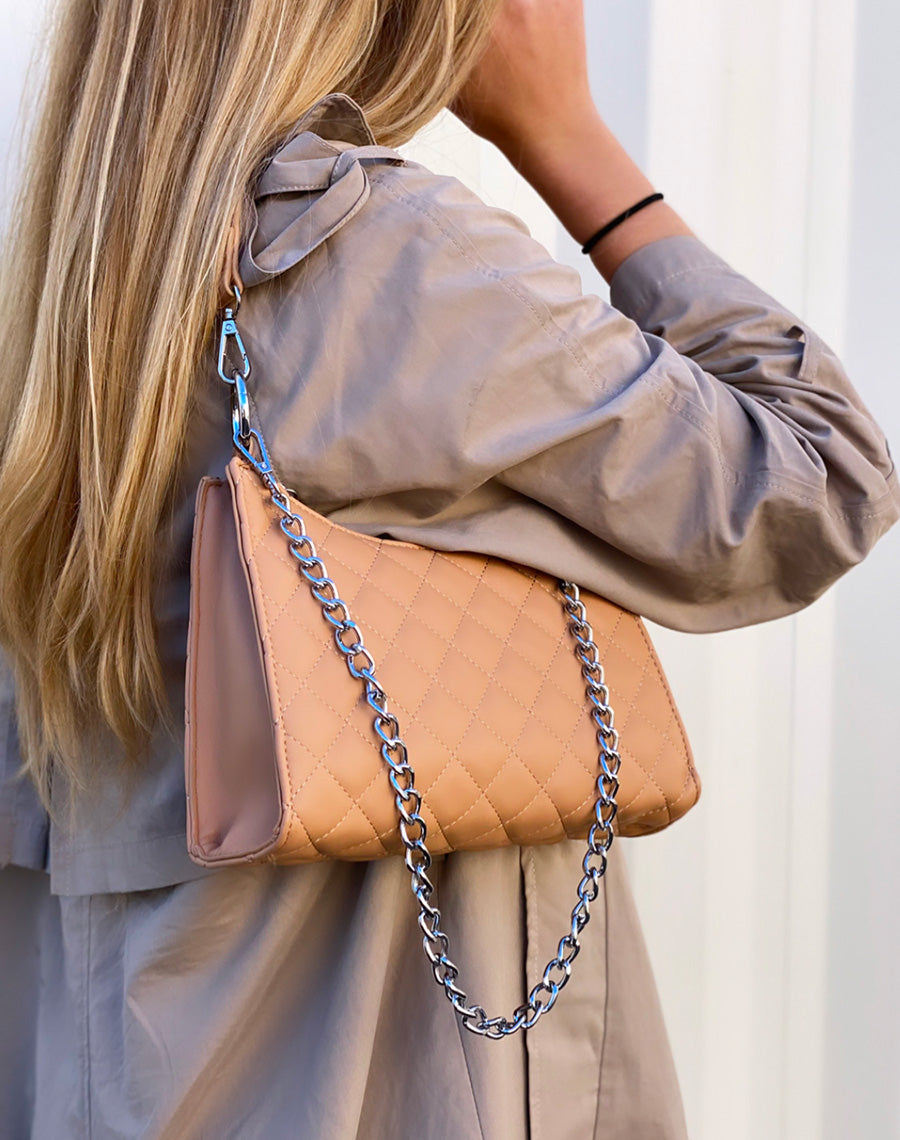 Sac à main beige abricot matelassé à chaîne argentée