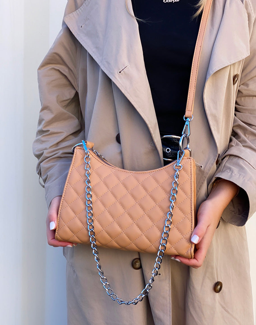 Sac à main beige abricot matelassé à chaîne argentée