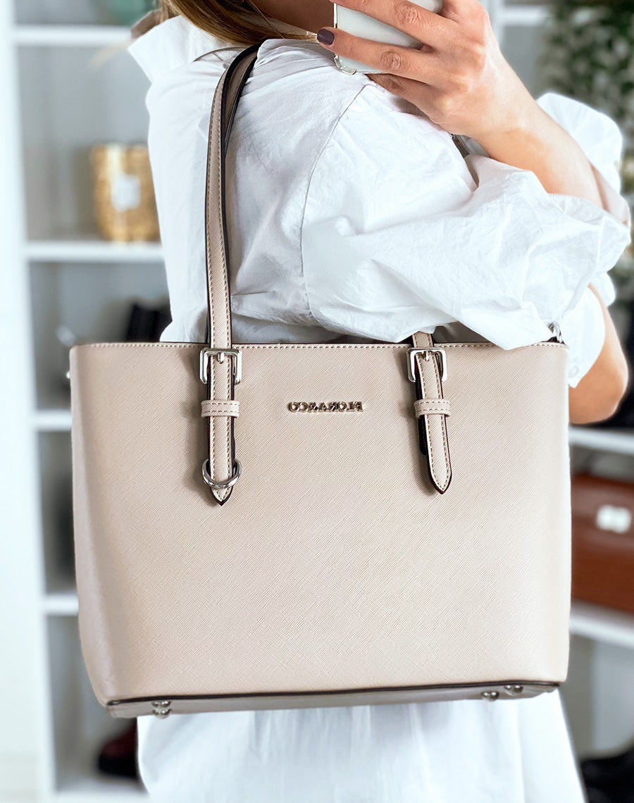 Sac à main beige en simili cuir