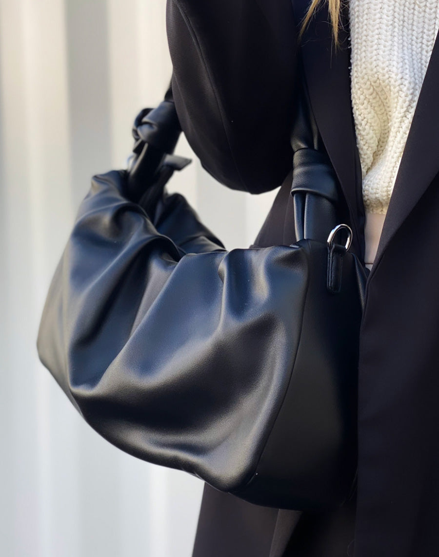 Sac à main besace noir à lanière enroulée