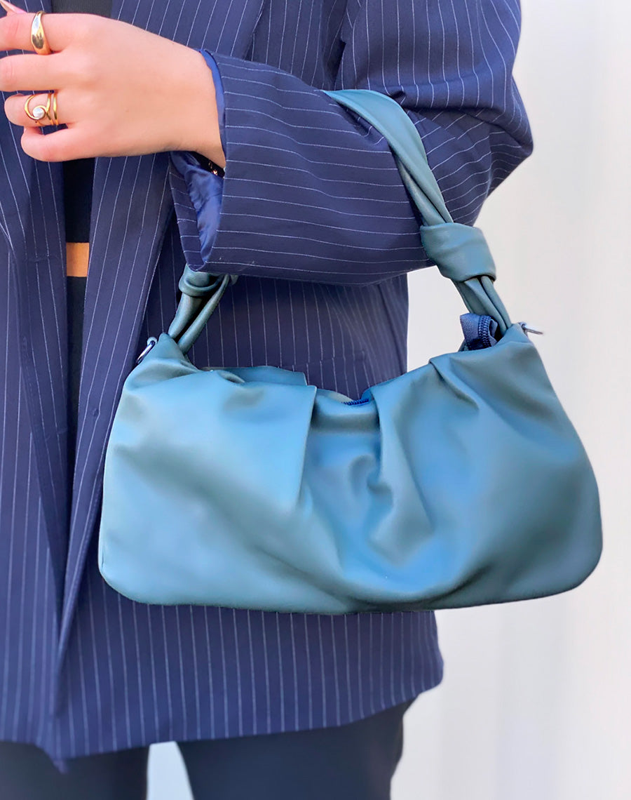 Sac à main besace vert à lanière enroulée