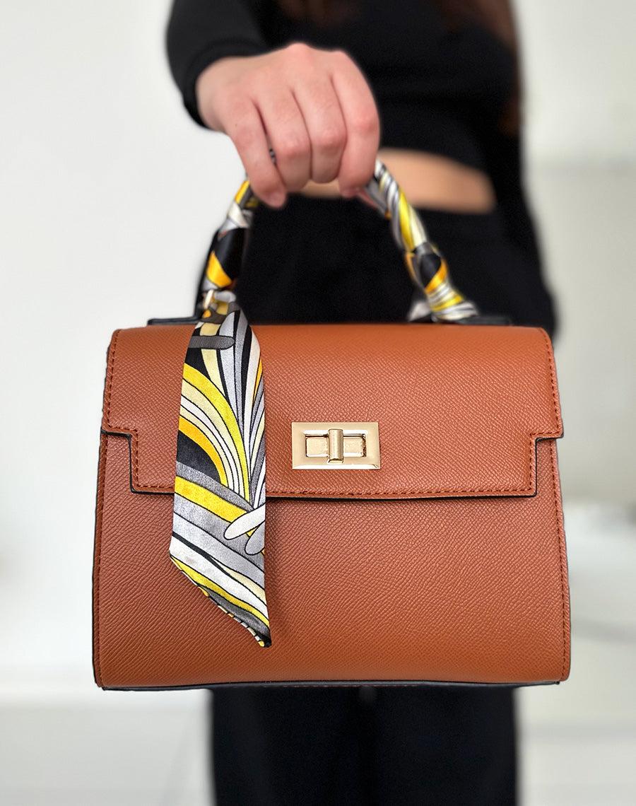 Sac à main camel avec foulard