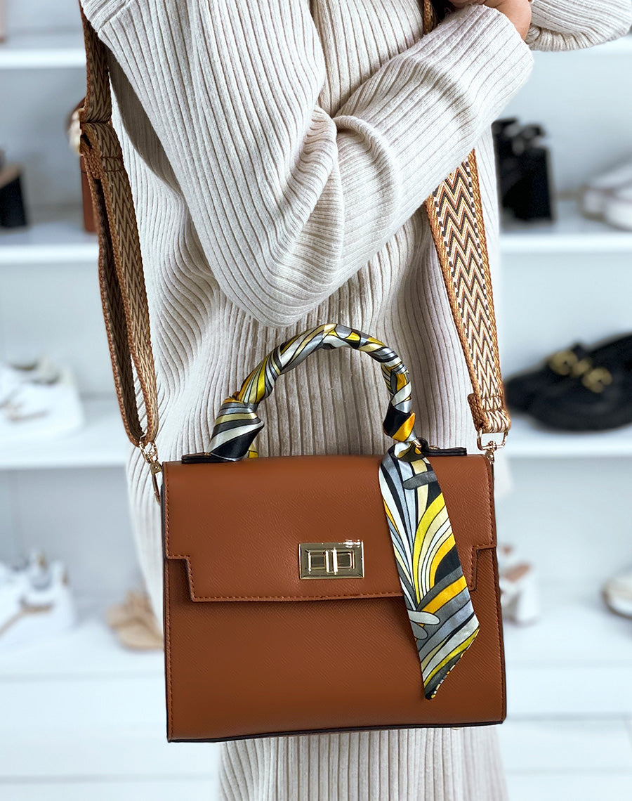Sac à main camel avec foulard