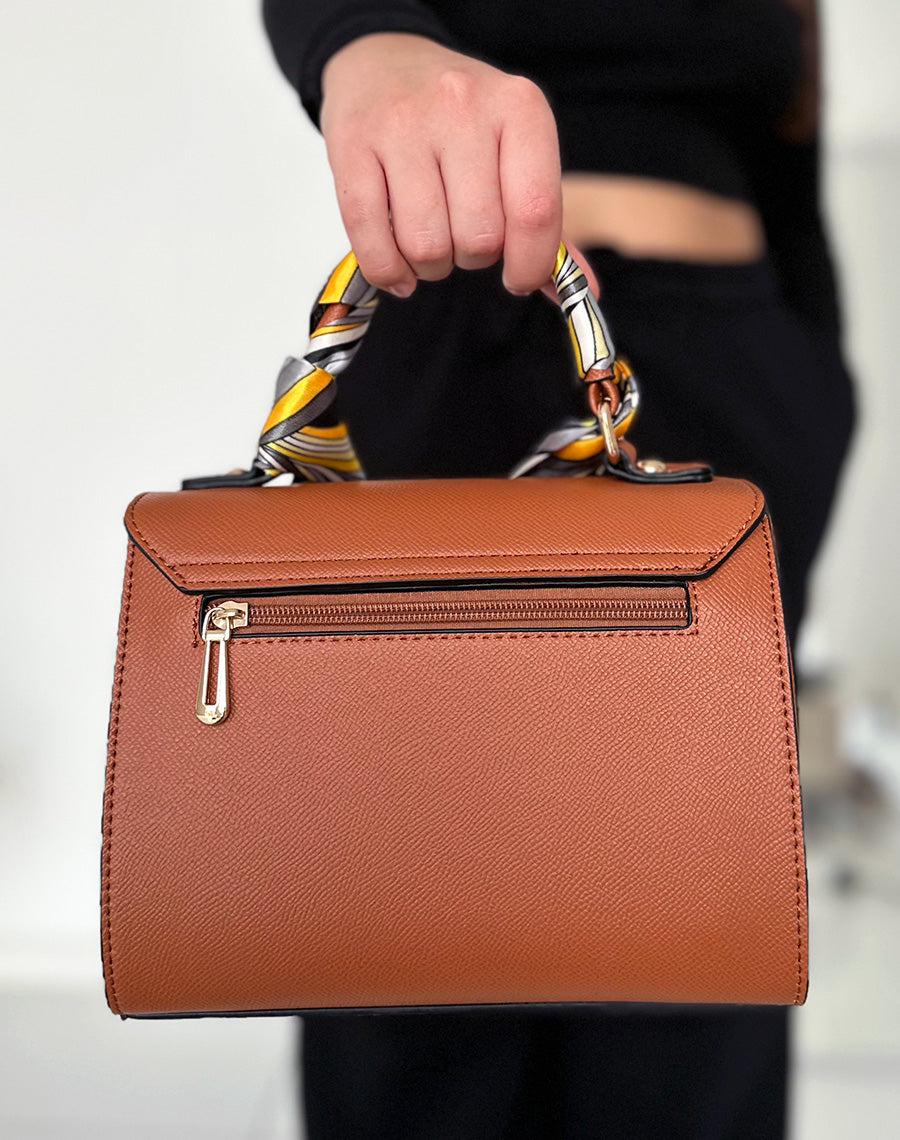 Sac à main camel avec foulard