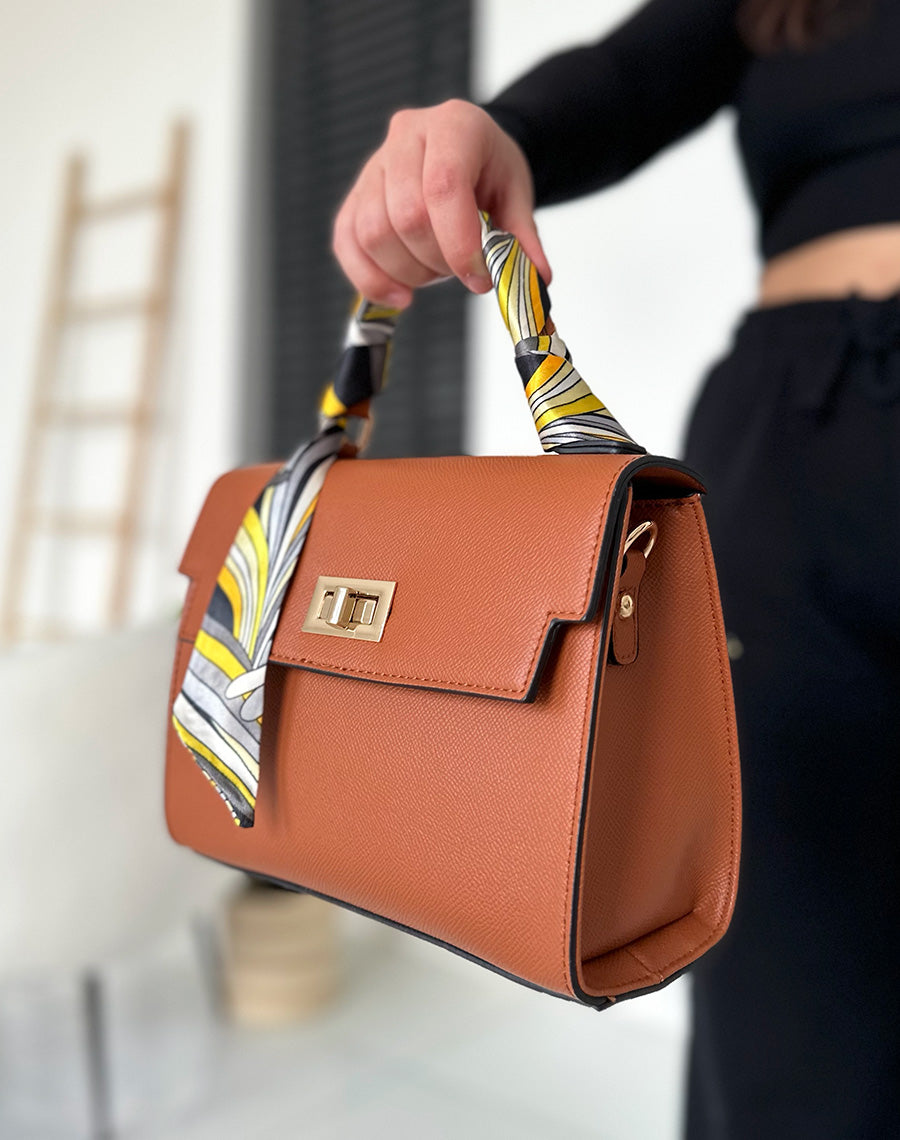 Sac à main camel avec foulard