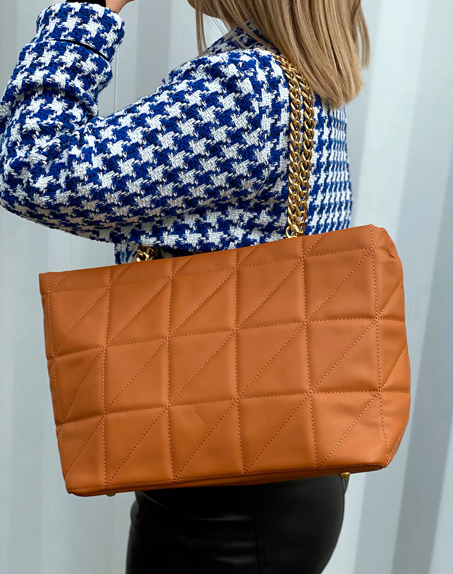 Sac à main camel matelassé à chaine dorée