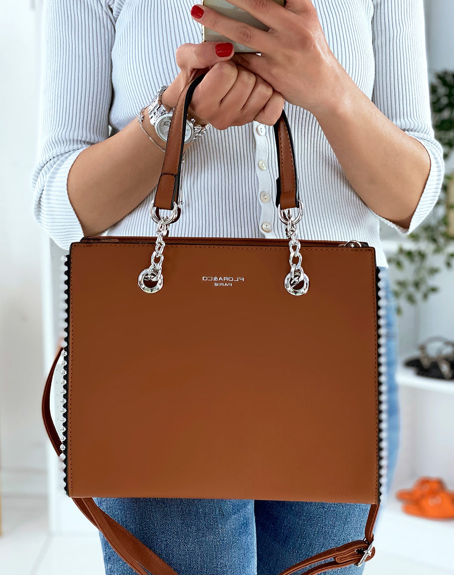 Sac à main camel orné de clous argentés