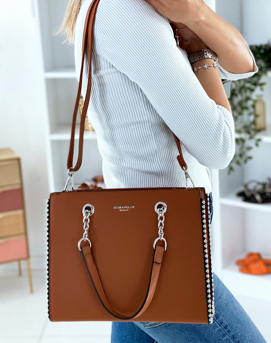 Sac à main camel orné de clous argentés