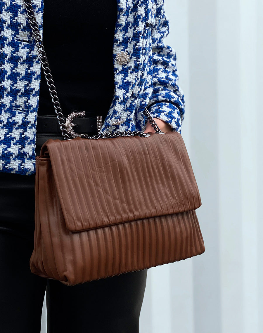 Sac à main chocolat effet plissé