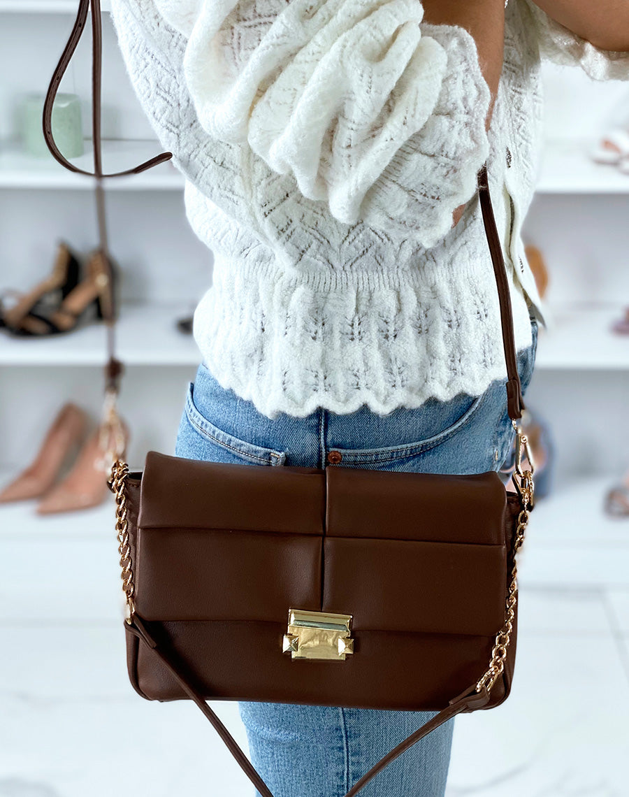 Sac à main chocolat quadrillée à détail doré