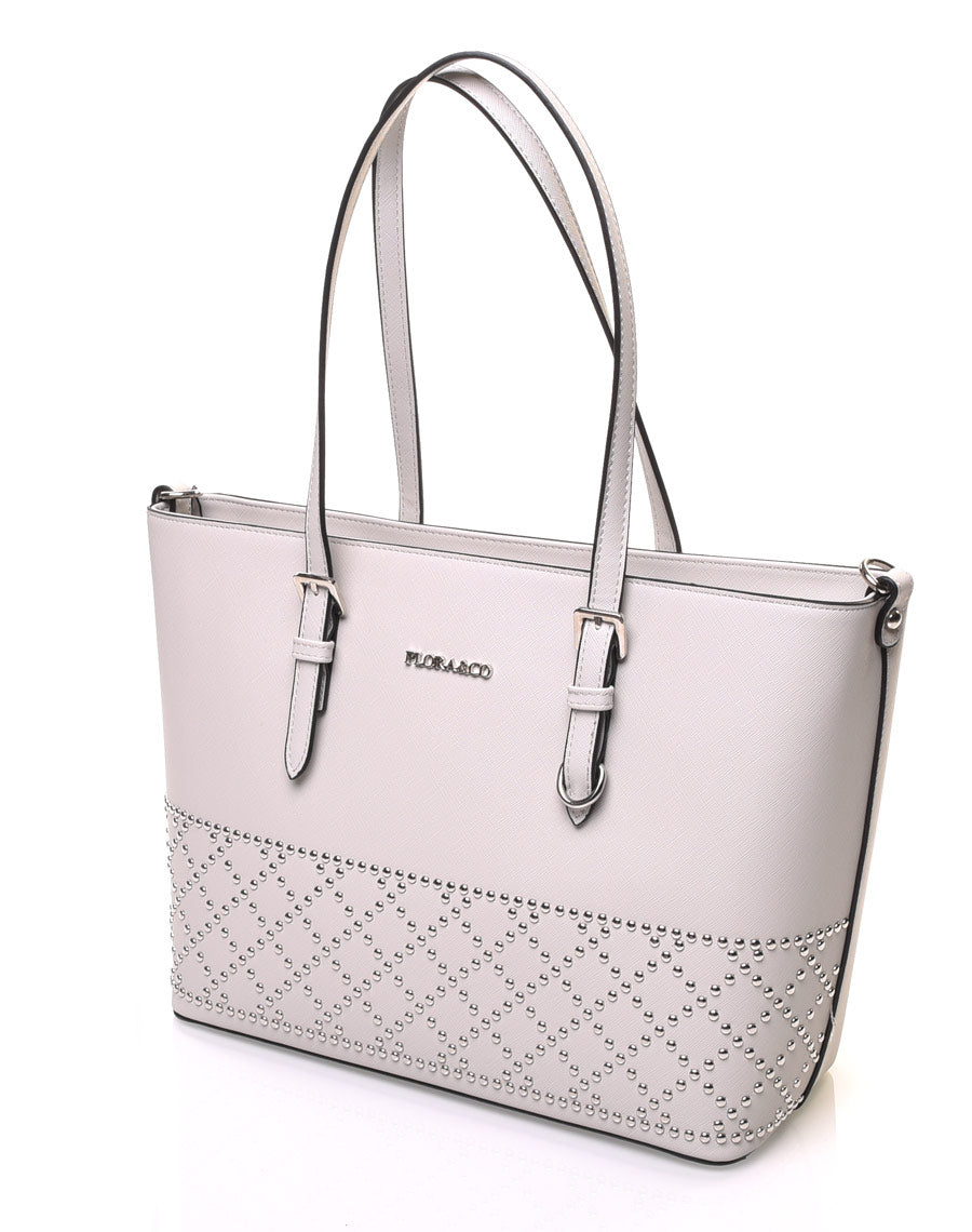 Sac à main gris clair clouté