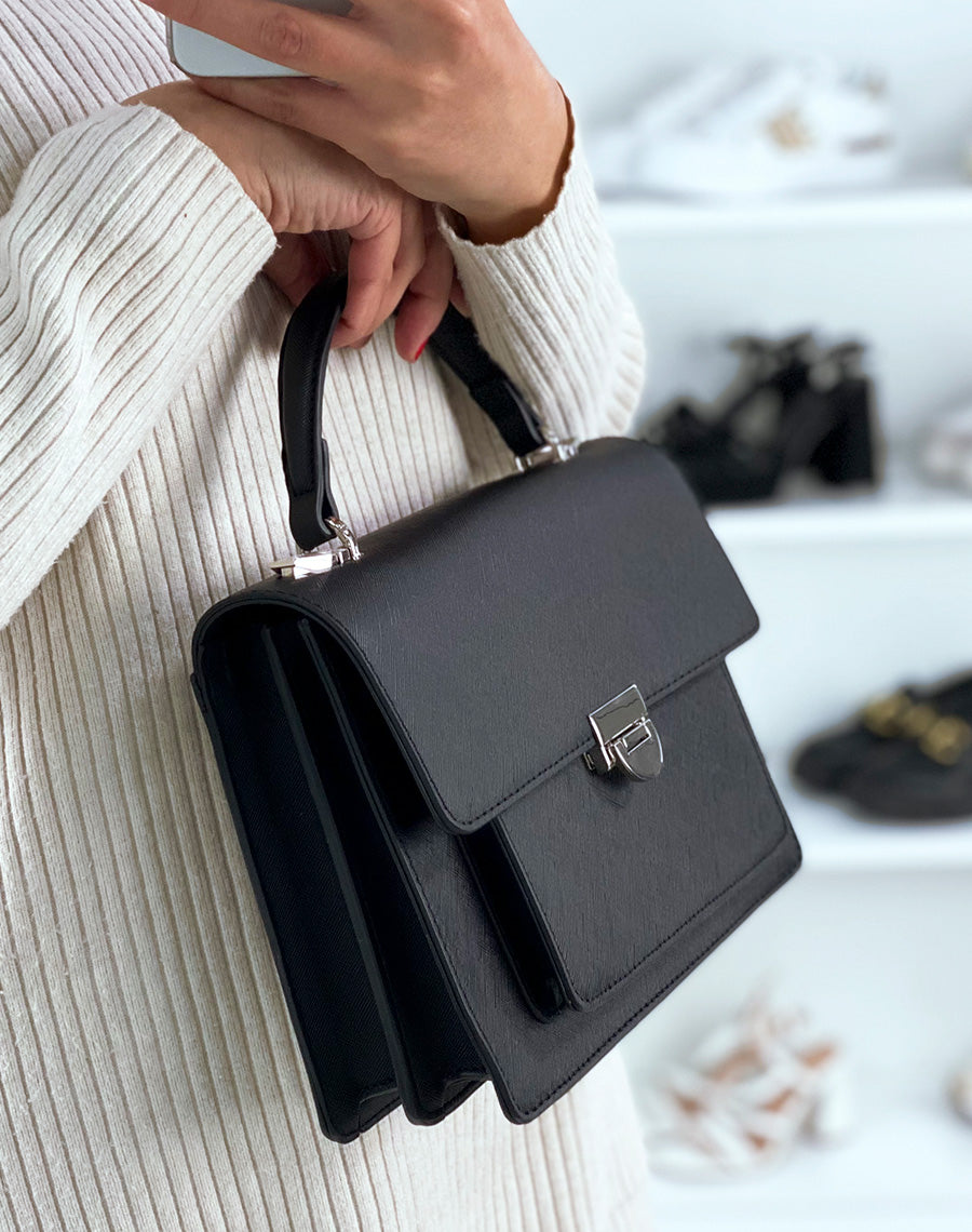 Sac à main noir avec bandoulière