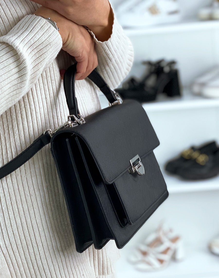 Sac à main noir avec bandoulière