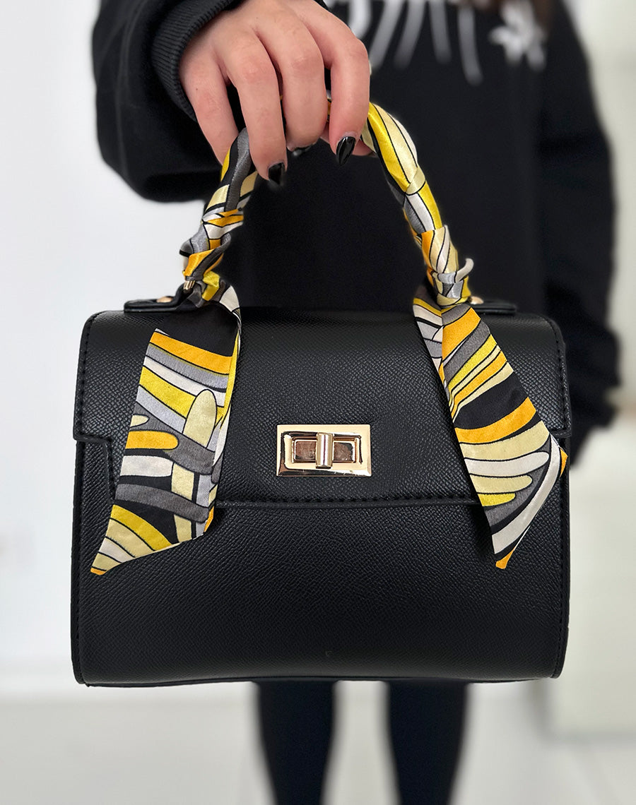 Sac à main noir avec foulard