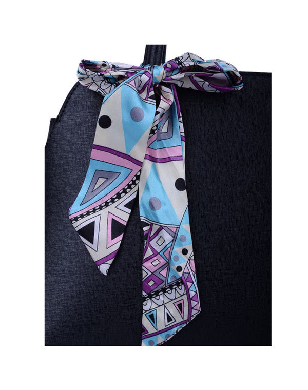 Sac à main noir avec foulard