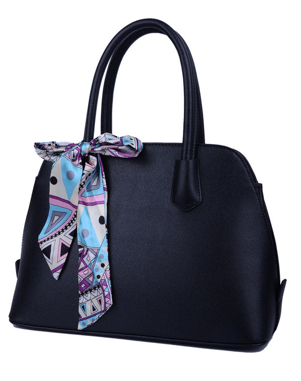 Sac à main noir avec foulard
