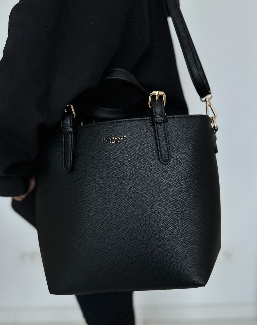 Sac à main noir à détail doré