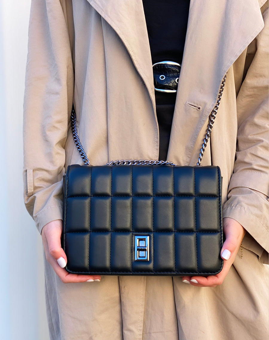 Sac à main noir matelassé