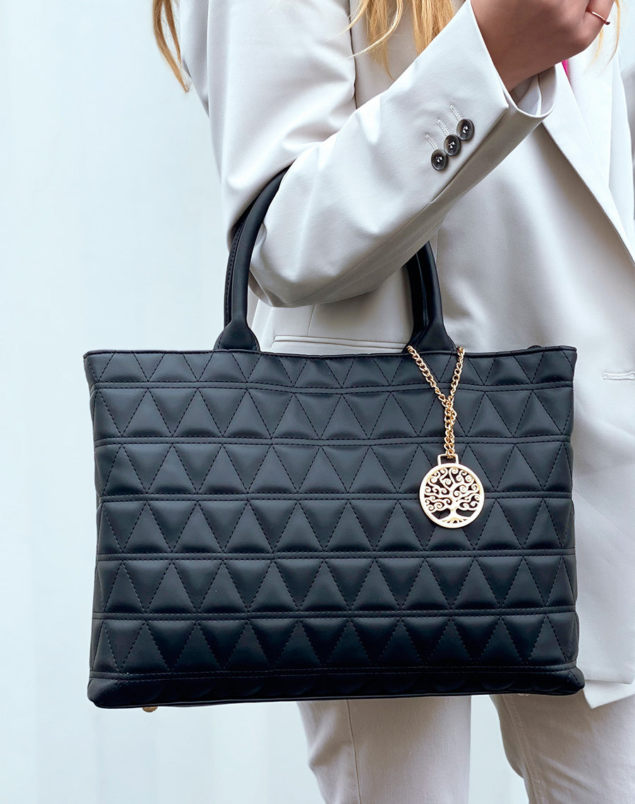 Sac à main noir matelassé à pendentif doré