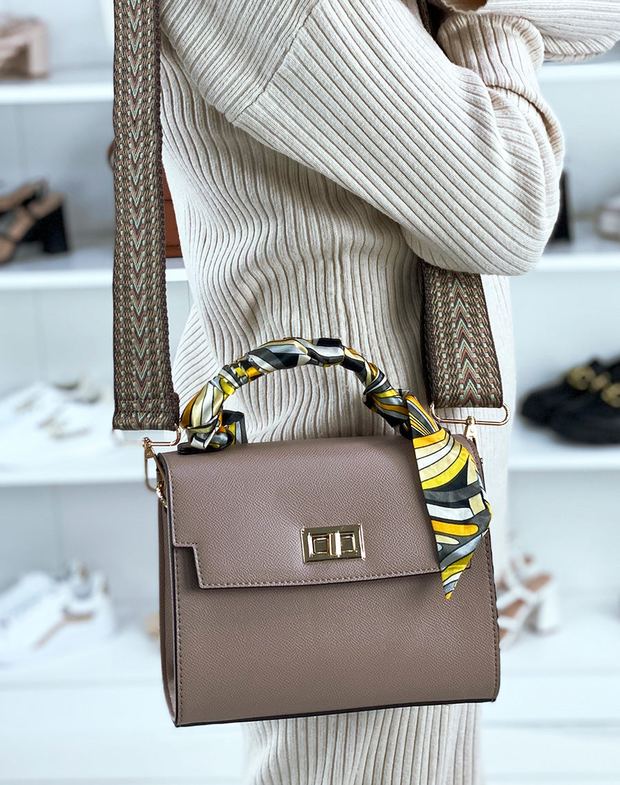 Sac à main taupe avec foulard