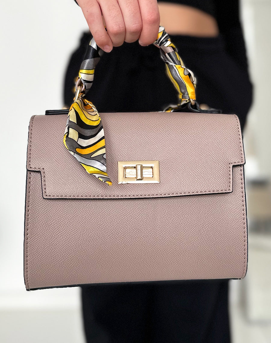 Sac à main taupe avec foulard