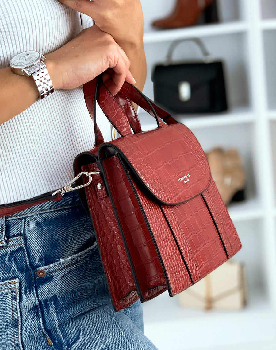 Sac à main trapèze à double ouverture effet croco rouge