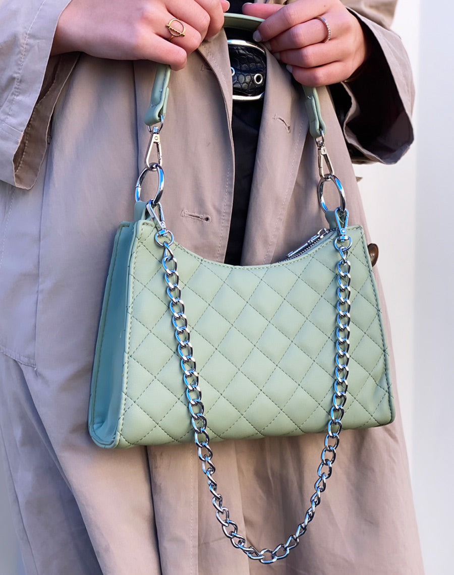 Sac à main vert pastel matelassé à chaîne argentée