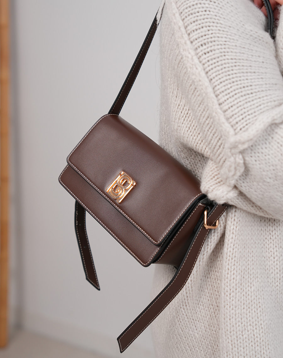 Sac marron chocolat à lanière ajustable