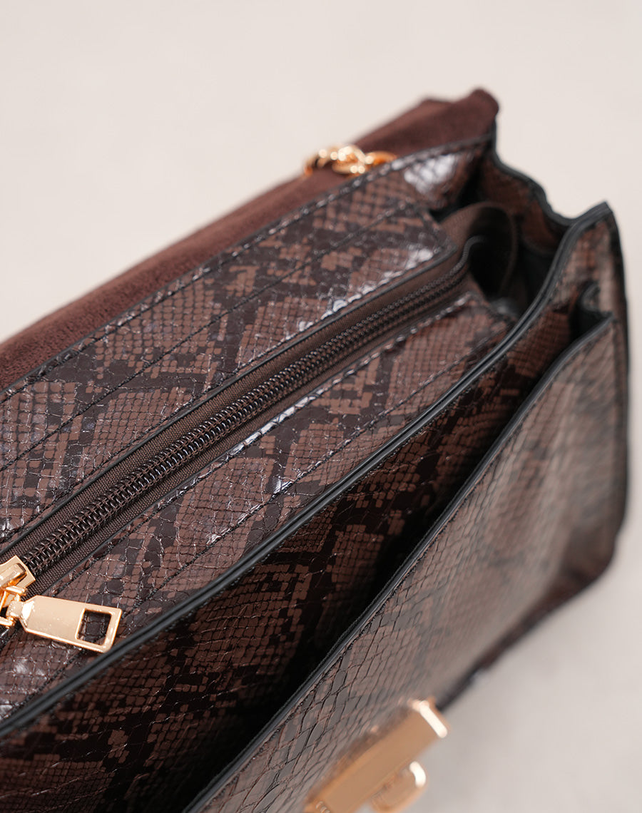 Sac marron vernis effet croco