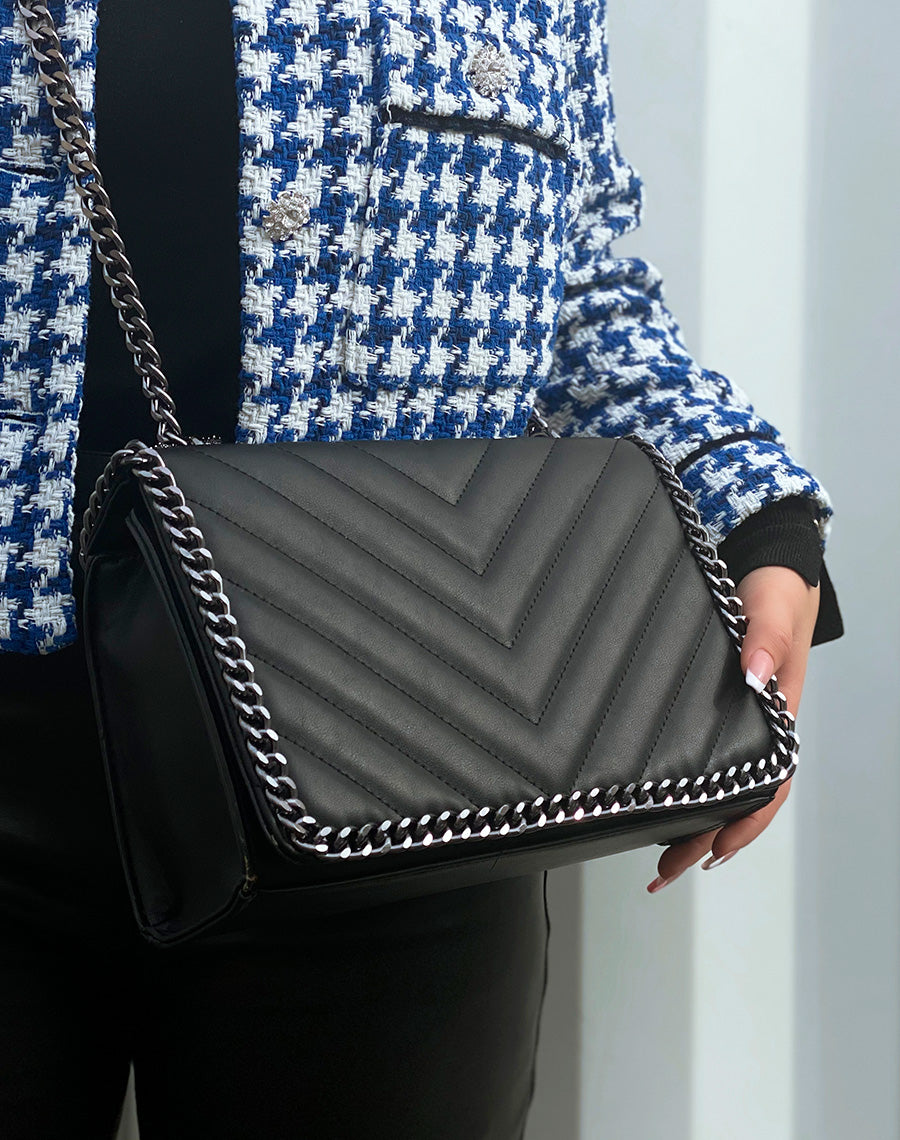 Sac noir bandoulière à chaine grise