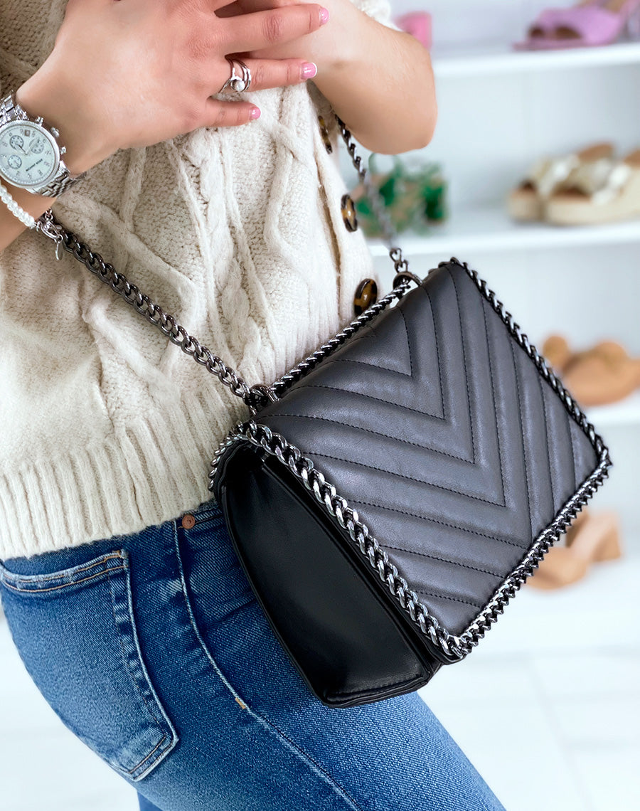 Sac noir bandoulière à chaine grise