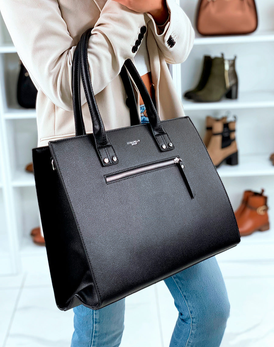 SAC NOIR INDISPENSABLE ? POCHE ? L?AVANT ET ? L?ARRI?RE