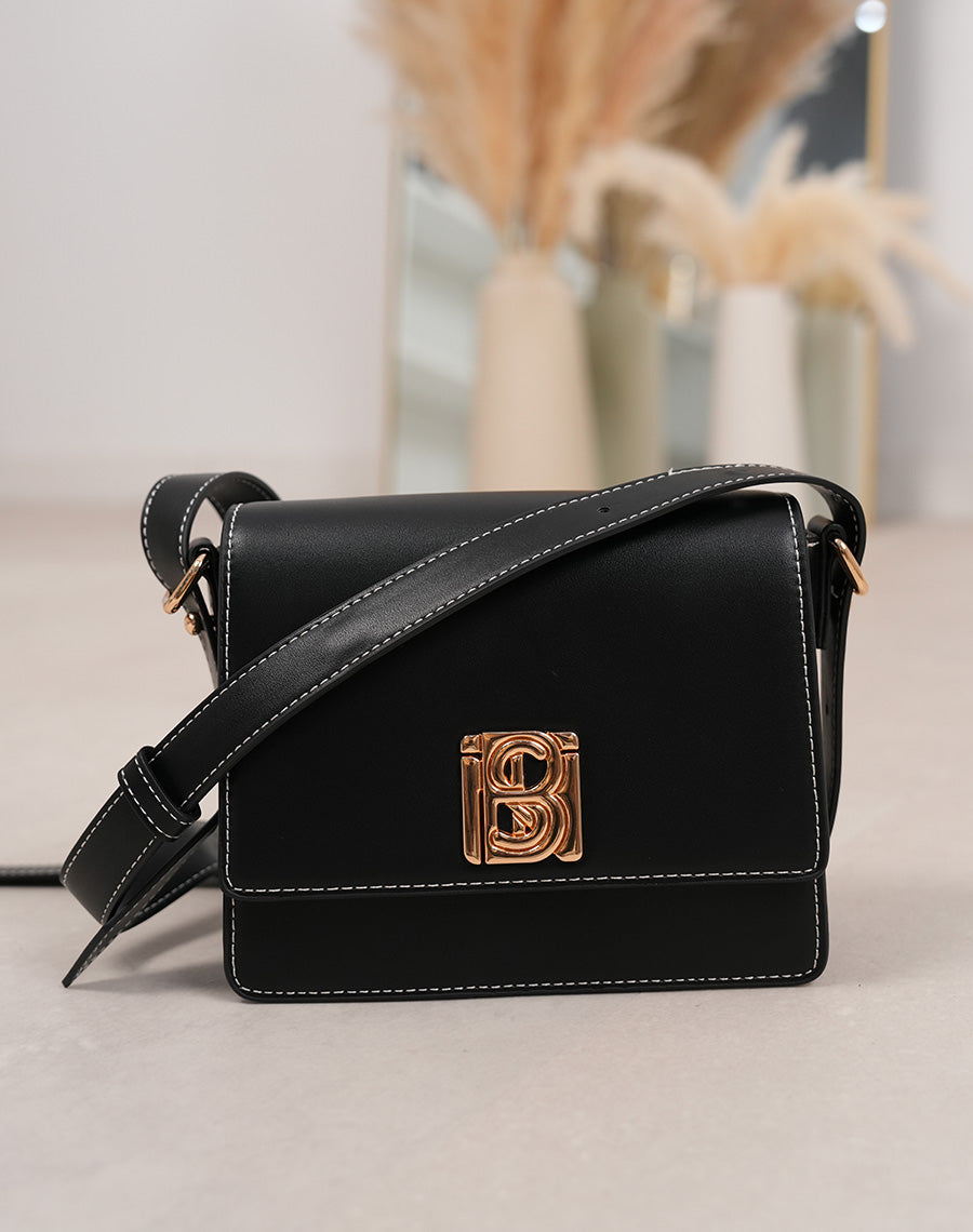 Sac noir à lanière ajustable