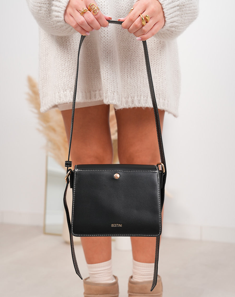 Sac noir à lanière ajustable