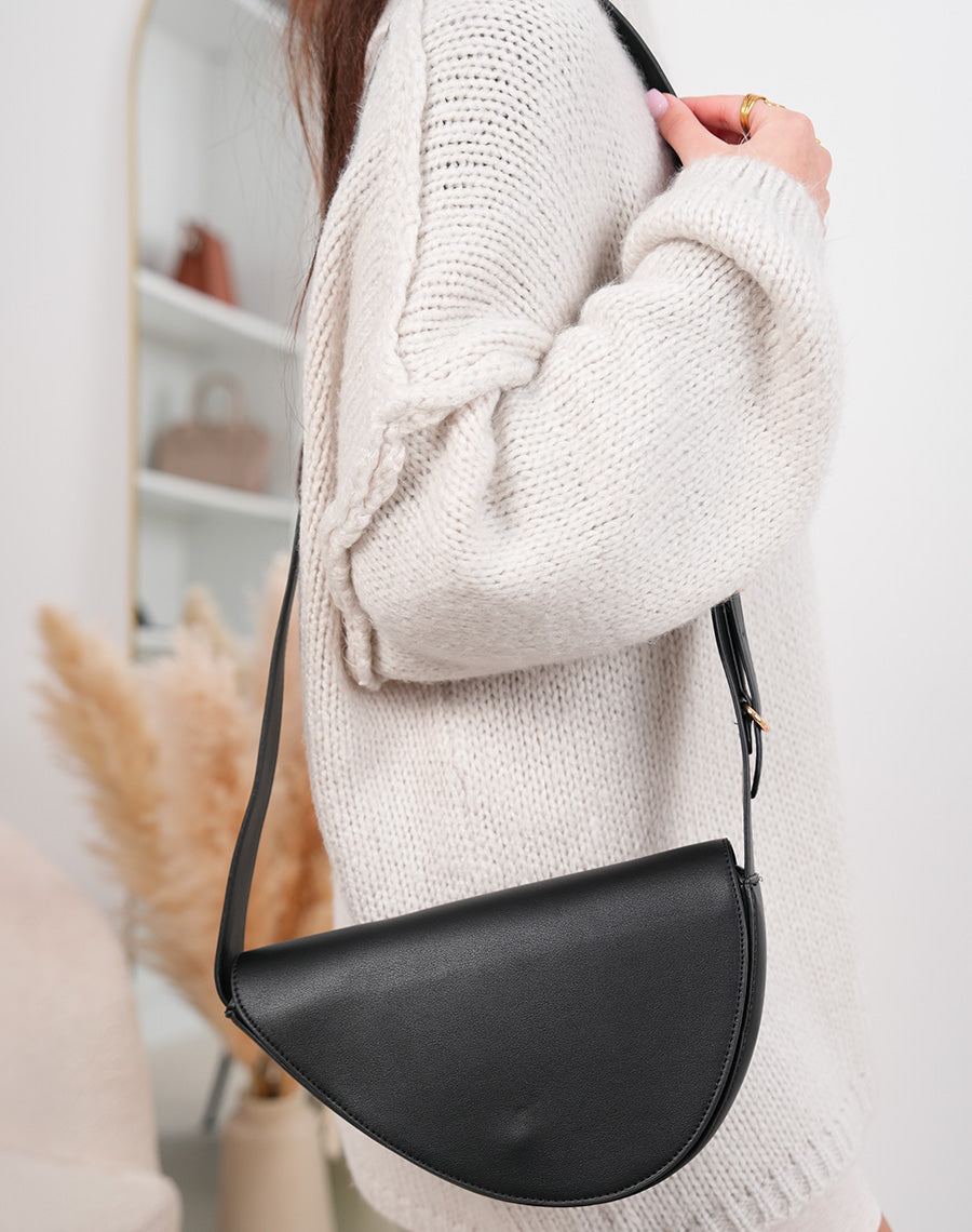 Sac noir mat besace asymétrique