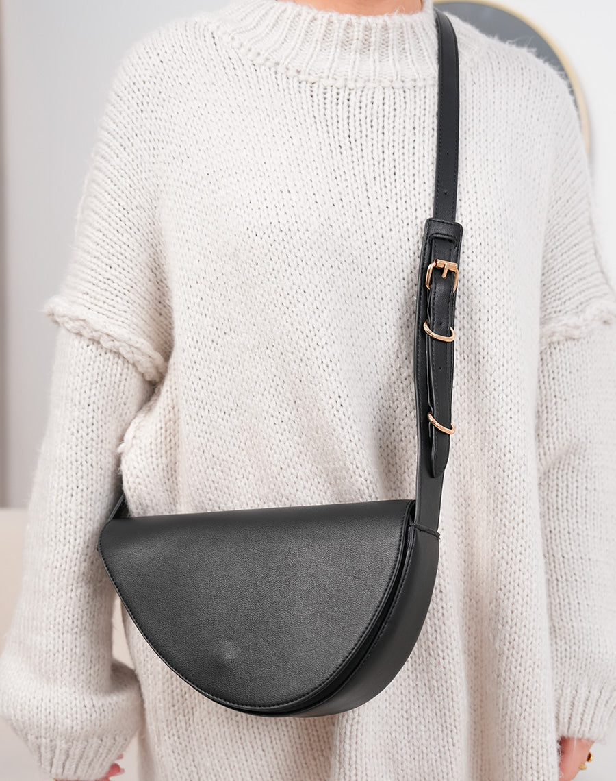 Sac noir mat besace asymétrique